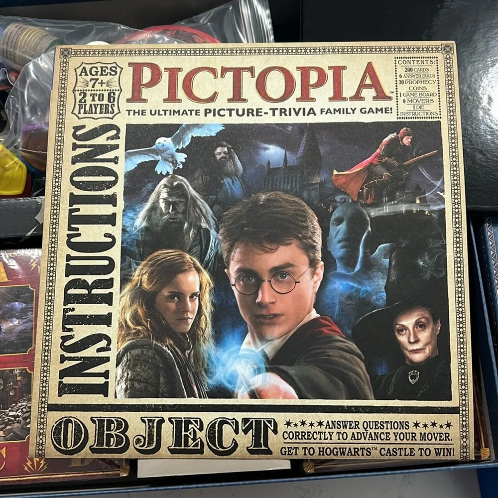 Harry Potter Pictopia The Ultimate Picture-Trivia Family Game